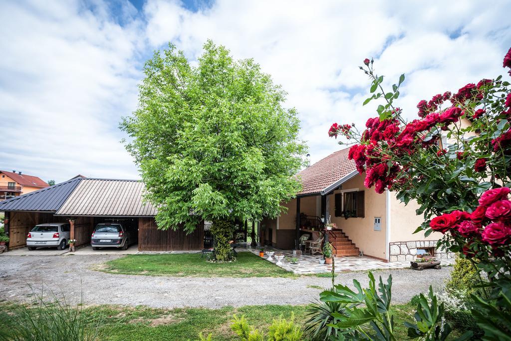 Apartment Tomasevic Slunj Exterior photo
