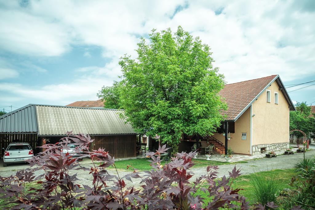 Apartment Tomasevic Slunj Exterior photo
