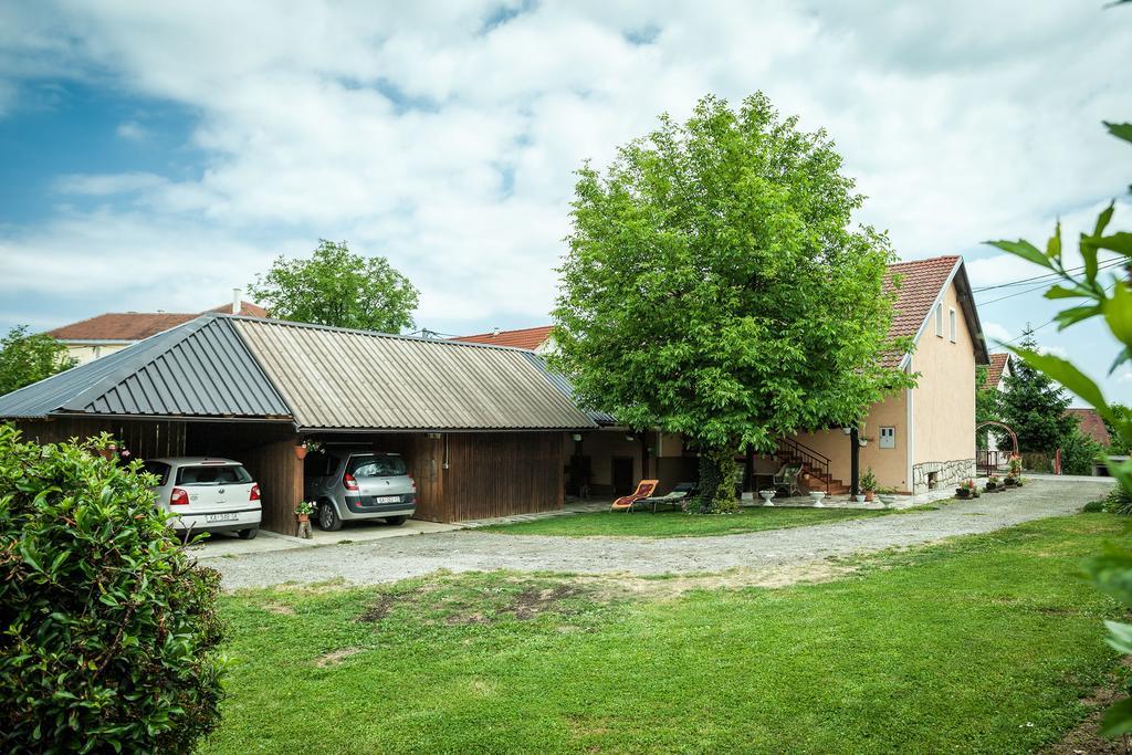 Apartment Tomasevic Slunj Exterior photo